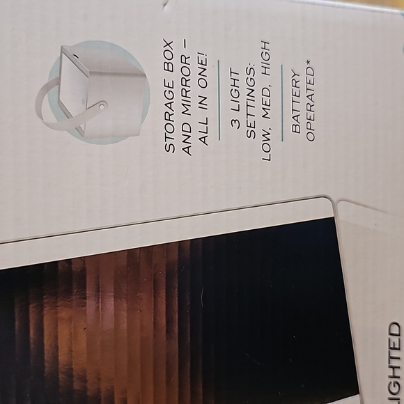 Conair - Crystal Clear LED Makeup Storage Mirror Case - Picture 4 of 10